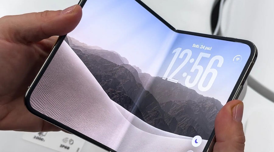 iPhone Duo ‘Crackgate’: Apple Confirms Display Fault in Some Units