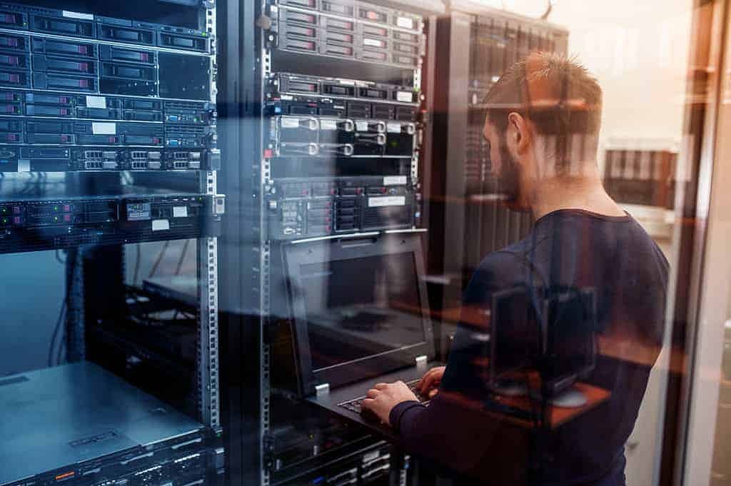 Making Data Centers Automated: How Lights Out Data Centers redefine ...