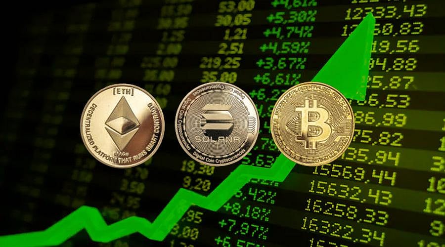 Top Cryptocurrency Prices: Bitcoin Rises 0.03%, ETH and SOL Surge Too