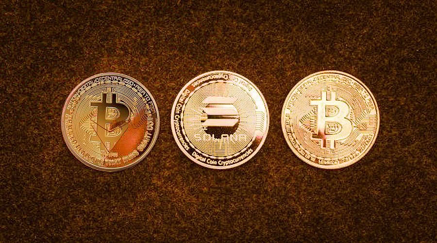 Bitcoin and Solana: Technical Analysis Reveals Bearish Price Action and  High Volatility