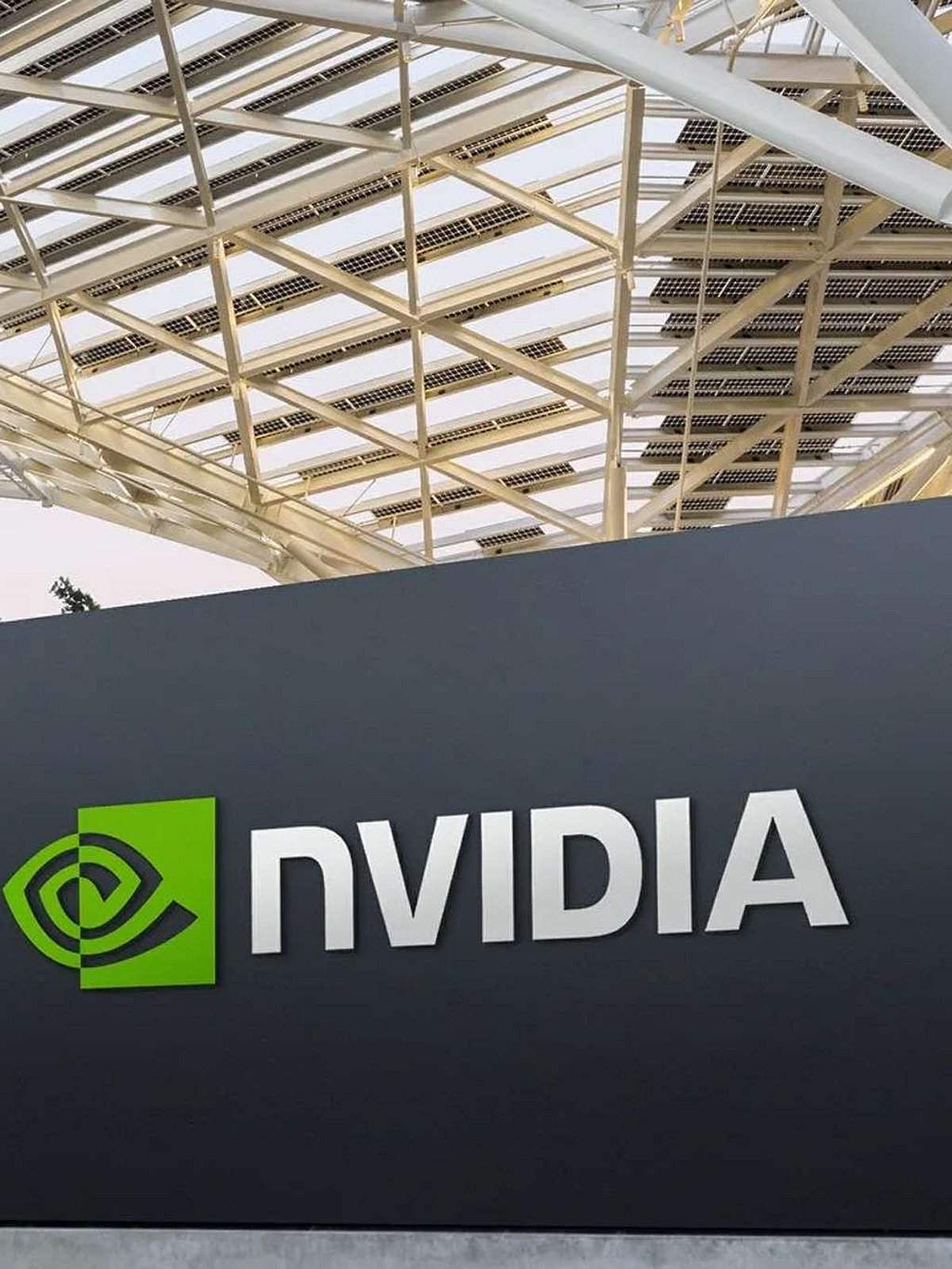 How Nvidia Leverages AI to Dominate the Market?