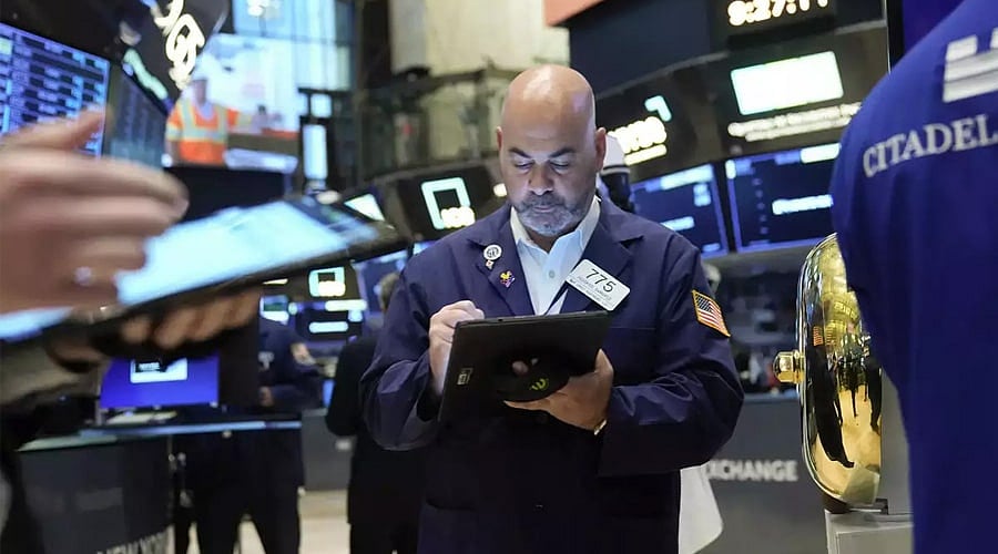 Wall Street Rallies as Fed Chair Fuels Rate Cut Hopes