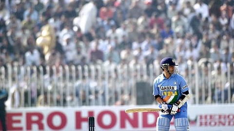 மணல் புயலும் மனிதப்புயலும்