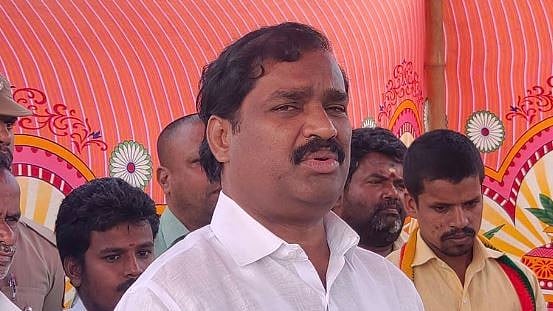 காலாவதி ஆகியும் சுங்கச்சாவடியா?- பண்ருட்டி வேல்முருகன் அதிர்ச்சி! 