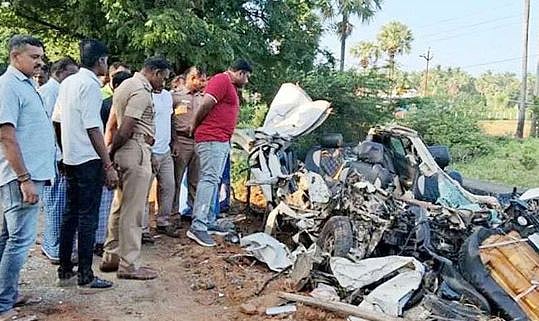 தென்காசி- லாரி, கார் நேருக்குநேர் மோதி 6 பேர் உயிரிழப்பு!