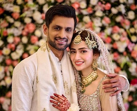 விவாகரத்துக் கொடுத்த சானியா: நடிகையை மணந்த சோயிப் மாலிக்!