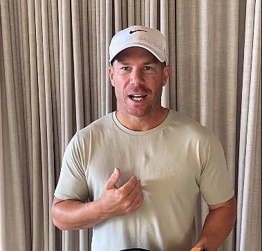 பச்சை நிறத் தொப்பியைத் தொலைத்த டேவிட் வார்னர் வருத்தம்!