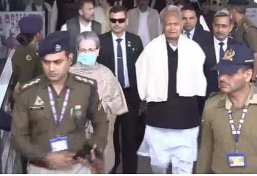 இராஜஸ்தானிலிருந்து சோனியா போட்டி... ஏன்?