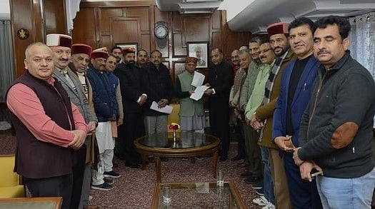 இமாச்சல் காங்கிரசில் குழப்பம்:  ஆளுரை சந்தித்த பா.ஜ.க., எம்.எல்.ஏ.கள்!