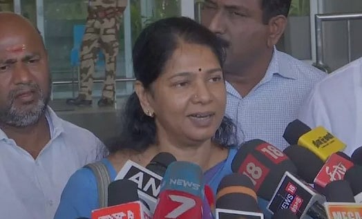 ஸ்டிக்கர் ஒட்டிக் கொள்ளும்  மத்திய அரசு! - ஆதங்கப்பட்ட கனிமொழி