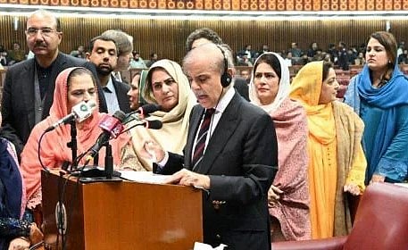 பாகிஸ்தான் பிரதமராக பதவி ஏற்றார் ஷெபாஸ் ஷெரீப்!