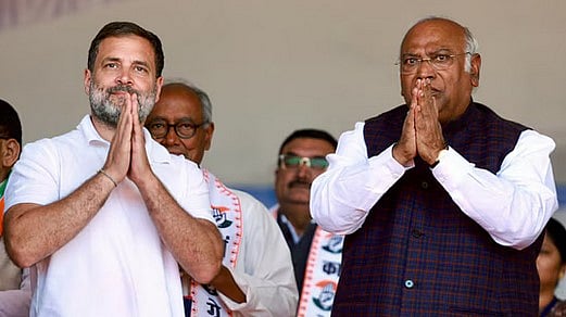 ஆண்டுக்கு ரூ.1 லட்சம்… அரசுப் பணியில் 50% ஒதுக்கீடு! – காங். வெளியிட்ட 5 அசத்தல் அறிவிப்புகள்!