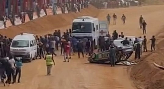 இலங்கை கார் விபத்து... 6 பேர் பலி!