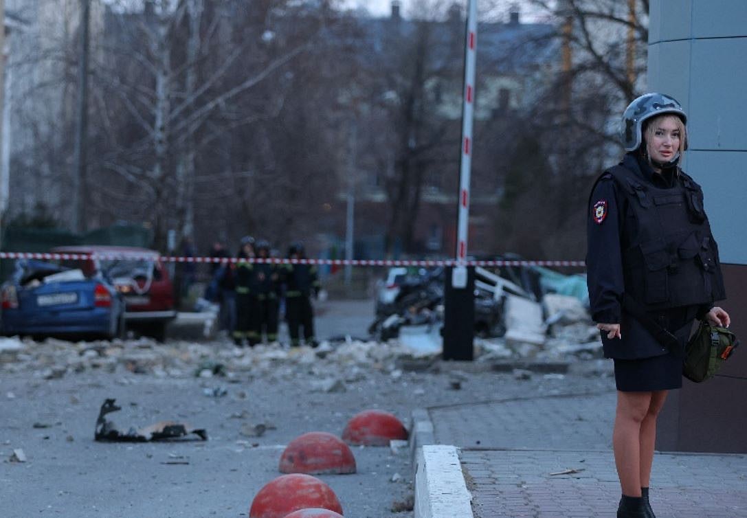 உக்ரைன் டிரோன் தாக்குதல் - ரஷ்யாவில் 2 பேர் பலி!