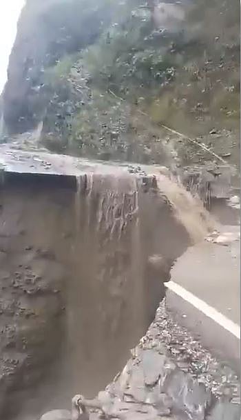 அருணாச்சலில் கடும் நிலச்சரிவு- நெடுஞ்சாலை 313 பிளந்தது! 