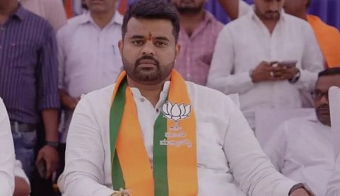 ஆபாச வீடியோக்கள் சர்ச்சை... விசாரணை அறிவித்த அரசு... தேவகவுடா பேரன் தப்பி ஓட்டமா?