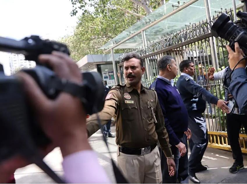 ரெய்டு, விசாரணை... தனியார் நிறுவனத்தின் கைக்கு மாறிய பிபிசி!