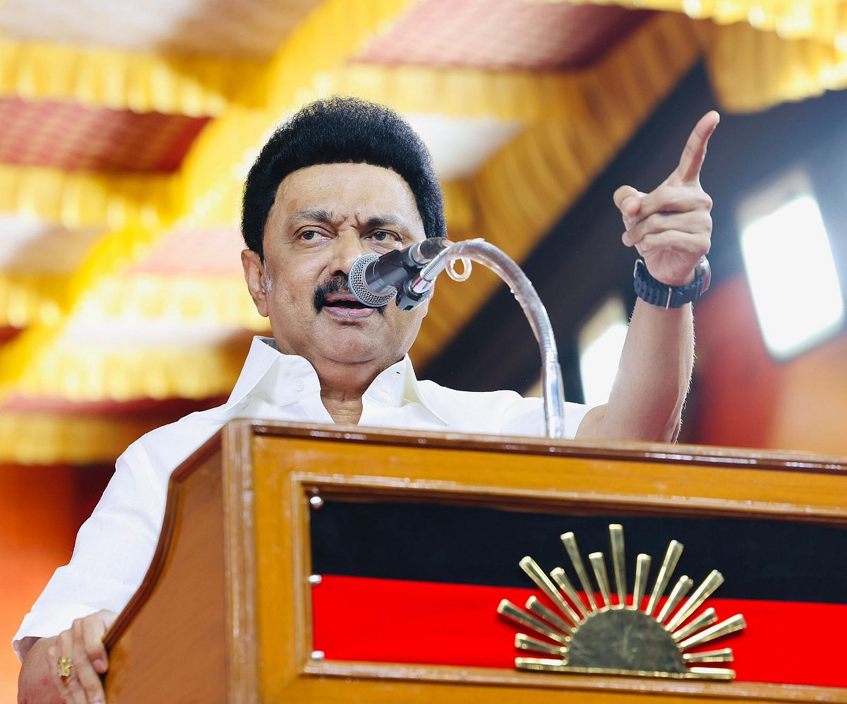 ஊழல் பல்கலை. துணைவேந்தர் மோடி- பதிலுக்கு ஸ்டாலின் தாக்கு!