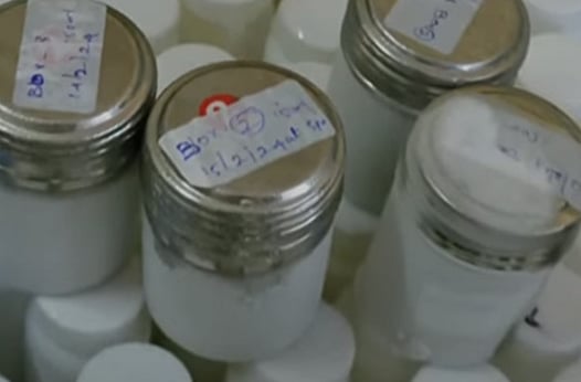 சட்டவிரோதமாக தாய்ப்பால் விற்பனை: கடைக்கு சீல் வைத்த அதிகாரிகள்!