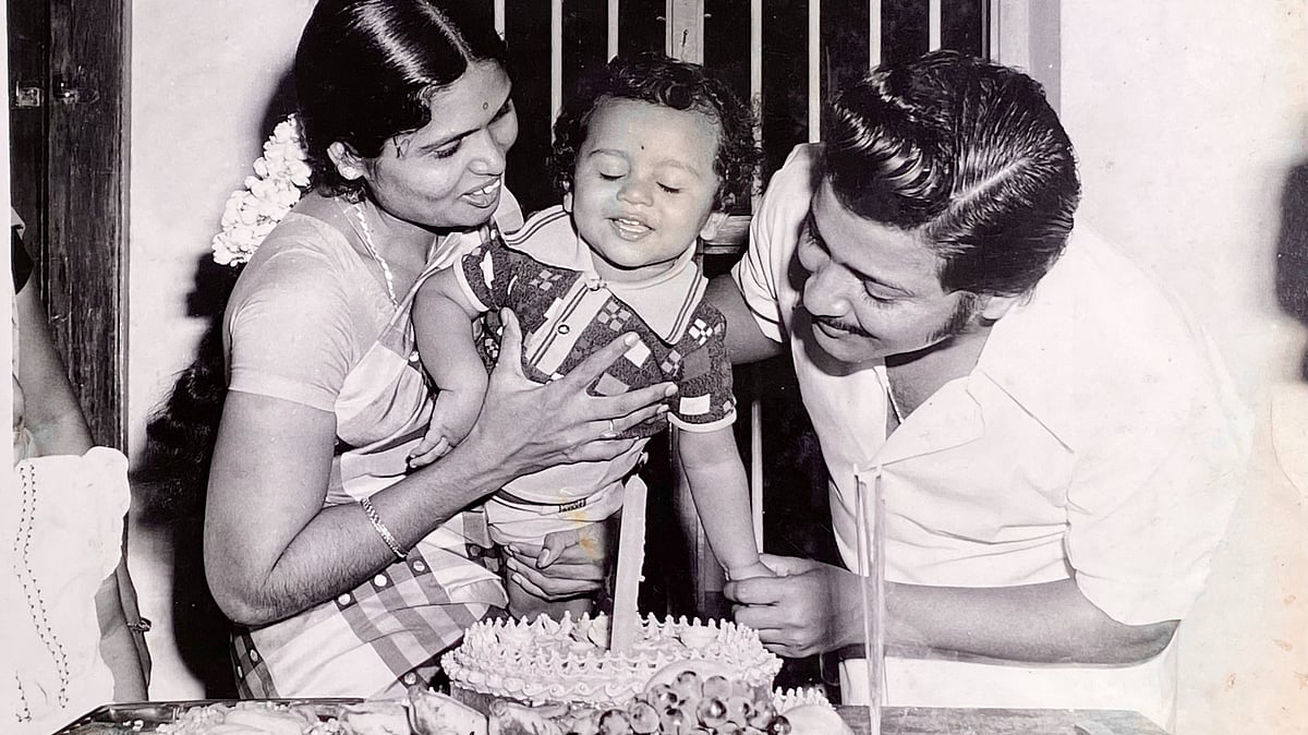 அந்த நள்ளிரவில் அடைமழையில்...