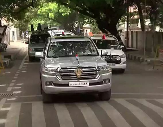 முதல்வரின் வாகன வரிசையில் குறுக்கே வந்த போதை ஆட்டோ! 