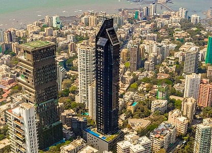 அம்பானி வீட்டருகே நிலம் சதுர அடி என்ன விலை?