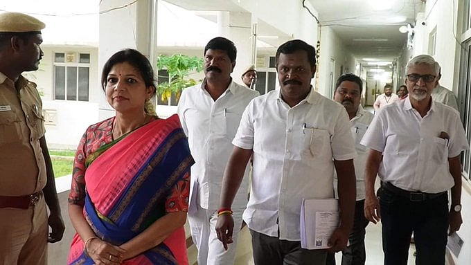 தருமபுரி தொகுதியில் சௌமியா அன்புமணி முன்னிலை!