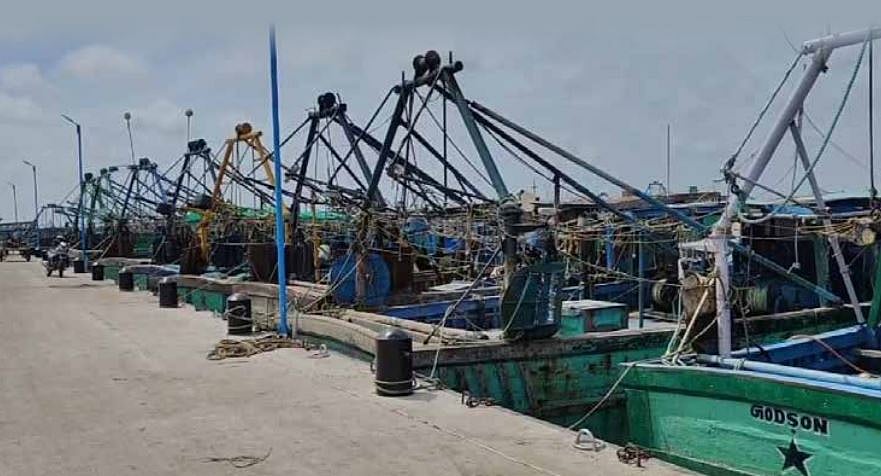 சொந்த நாட்டில் அத்துமீறி நுழைந்தவர்கள் கைது... இது இலங்கைக் கதை! 