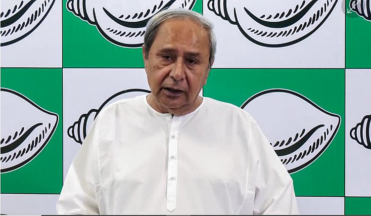 தேர்தல் தோல்வி: வி.கே. பாண்டியனை விட்டுக் கொடுக்காத நவீன் பட்நாயக்!