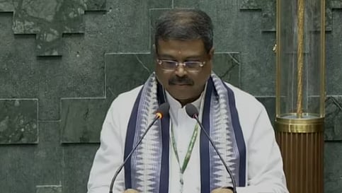 புதிய எம்.பி.க்கள் பதவி ஏற்பு… தரமான 2 சம்பவம்!