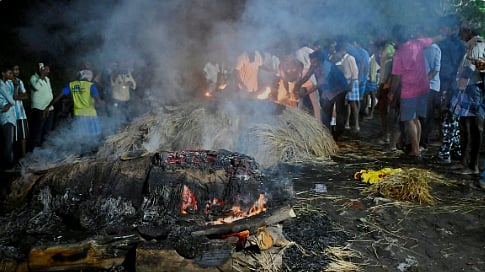 கள்ளச்சாரம்: ஓரணியில் அ.தி.மு.க.,பா.ஜ.க.,வி.சி.க. !