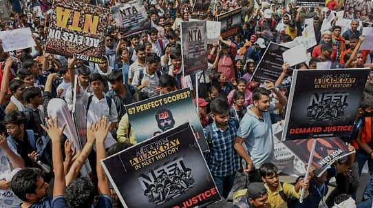 நீட் தேர்வு: கருணை மதிப்பெண் ரத்து; 1,563 மாணவர்களுக்கு மறுதேர்வு!  