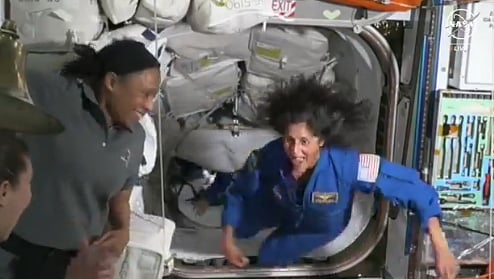 விண்வெளி மையத்தை அடைந்த சுனிதா வில்லியம்ஸ் நடனமாடி மகிழ்ச்சி!