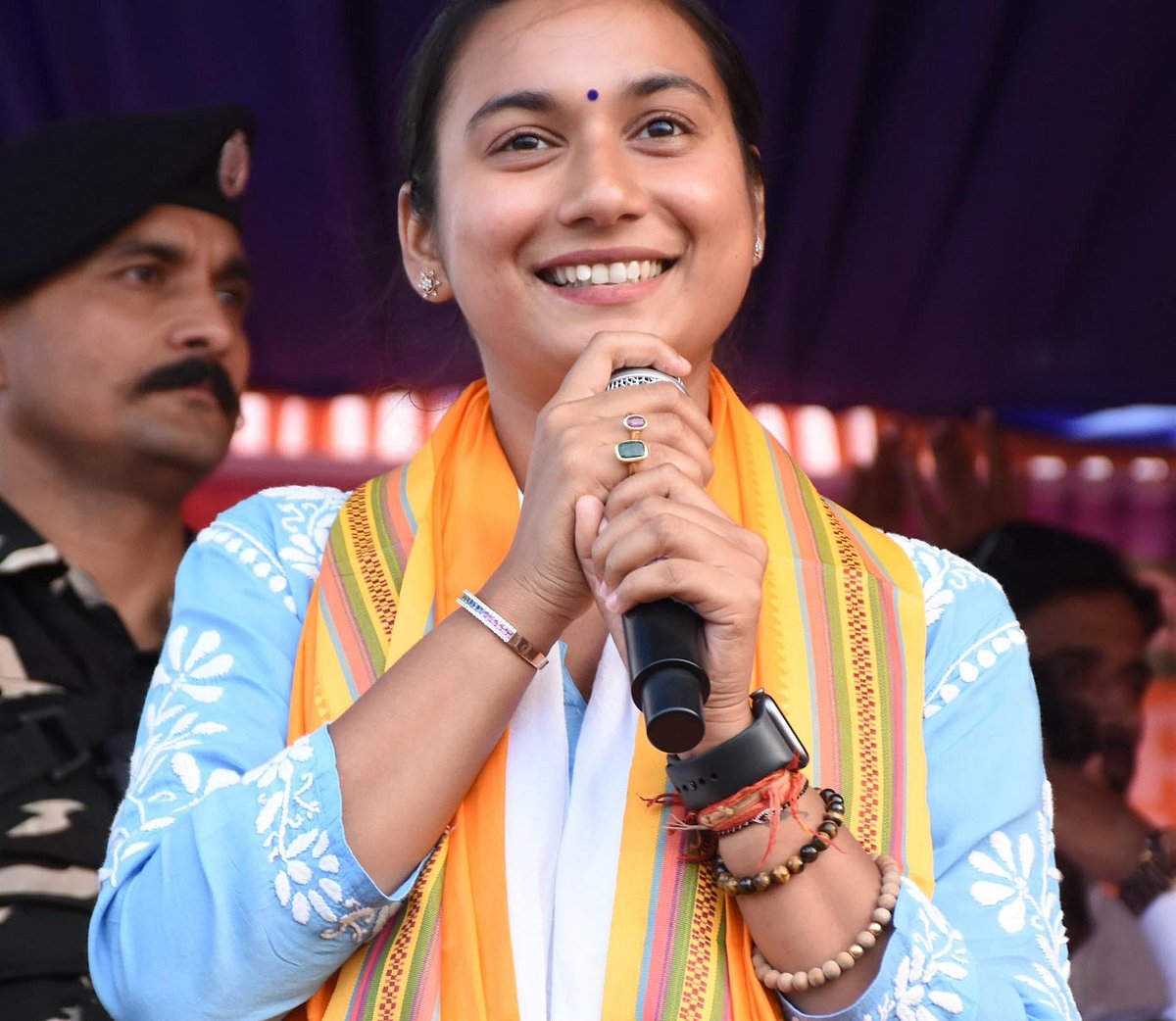 28 வயது புது பெண் எம்.பி.  எதிர்கொண்ட அனுபவம்! 