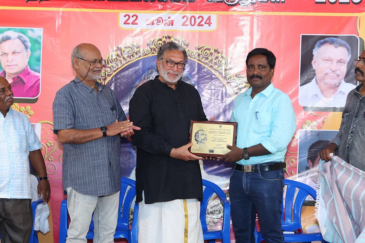 ‘ஊரில் இருந்தா விருது தருவோம்' - நாசர் கலகல!