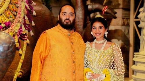 அம்பானி இல்ல திருமணம்! பட்ஜெட்டை கேட்டா  தலை சுத்துது!