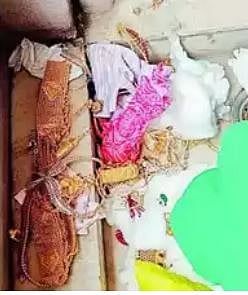 2.2 கிலோ நகை... இப்படி வசமாக சிக்கிய அதிகாரி!