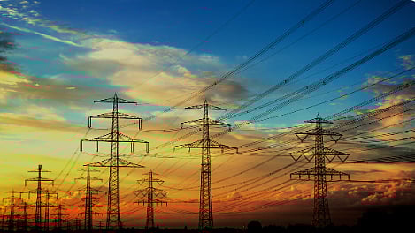 தேர்தல் முடிந்ததும் மின் கட்டண உயர்வு...?- வலுக்கும் எதிர்ப்பு!