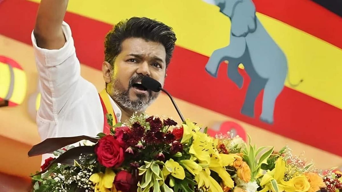 தி.மு.க. போலி வாக்குறுதி தந்து ஏமாற்றுகிறது- விஜய் சாடல்!