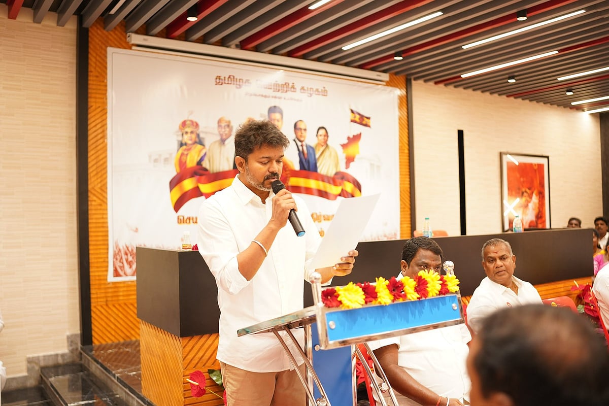 த.வெ.க. மாவட்ட செயலாளர்கள் கூட்டம் திடீரென ஒத்திவைப்பு!