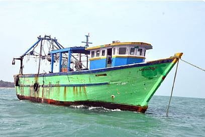 காரைக்கால் மீனவர்கள் 11 பேர் கைது… இலங்கை கற்படை அட்டூழியம்!