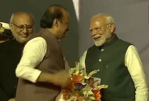 முடிவுக்கு வந்த மகாராஷ்டிர இழுபறி- ஷிண்டே, அஜித்பவார் துணைமுதல்வர்கள்!