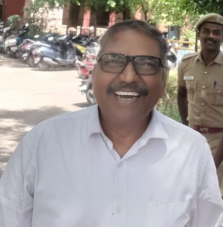 எழுத்தாளர் முருகவேளின் முதல் காதல்... அந்த இரண்டு சொற்கள்..!