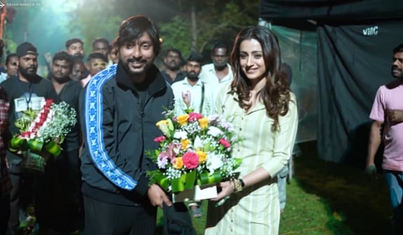 திரைத்துறையில் 22ஆண்டுகள்… படப்பிடிப்பு தளத்தில் கொண்டாட்டம்... த்ரிஷா நெகிழ்ச்சி!