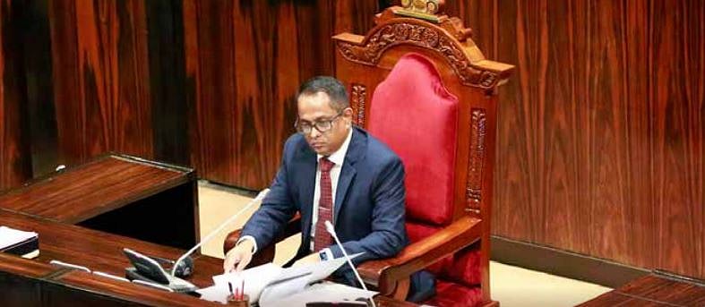 பிஎச்டி பட்டத்தால் சோதனை- இலங்கை சபாநாயகர் மாற்றம்!