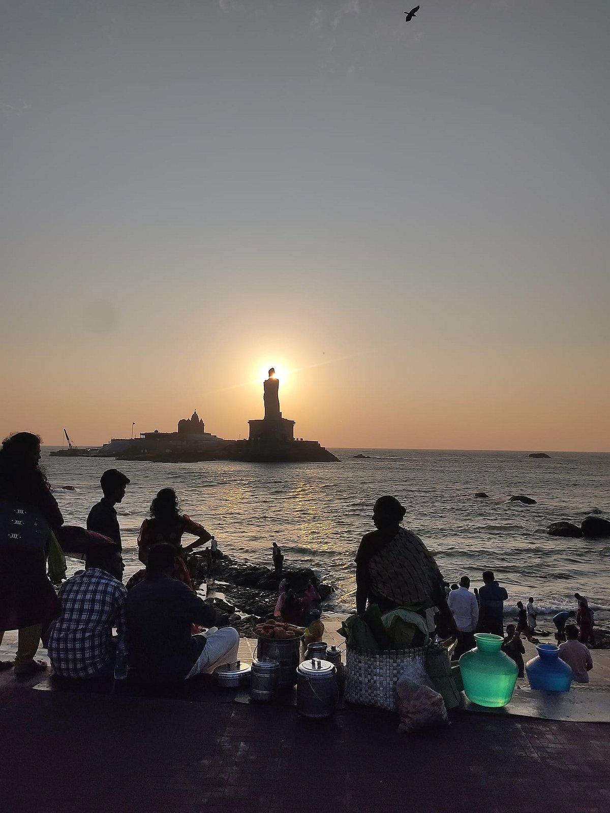 வள்ளுவர் சிலை வெள்ளி விழா- ஆசிரியர், அரசு ஊழியர்களுக்குப் போட்டி!