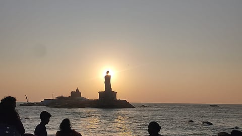 குமரி முனை திருவள்ளுவர் சிலை 