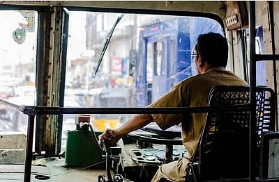 பணியின்போது செல்போன் பயன்படுத்தினால் சஸ்பெண்ட்!