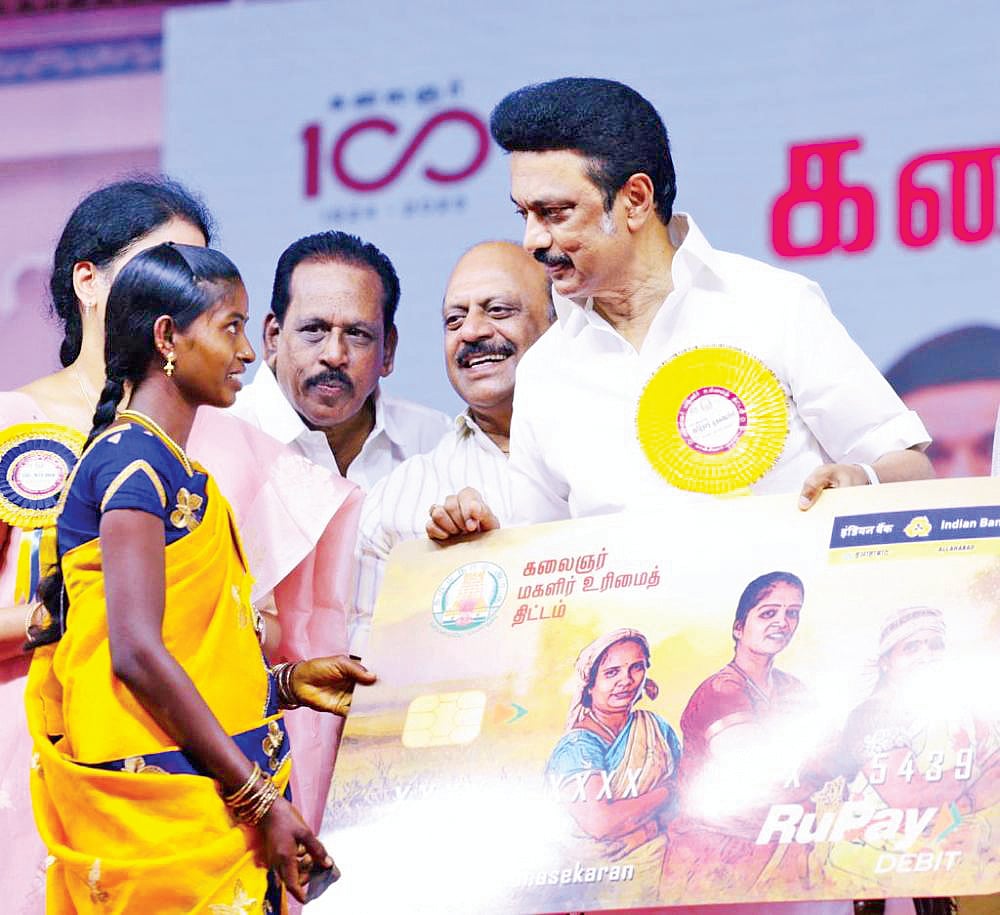 திராவிடக் கட்சிகள்: கடந்த கால்நூற்றாண்டிலும் தொடரும் சமூக நலத் திட்டங்கள்...