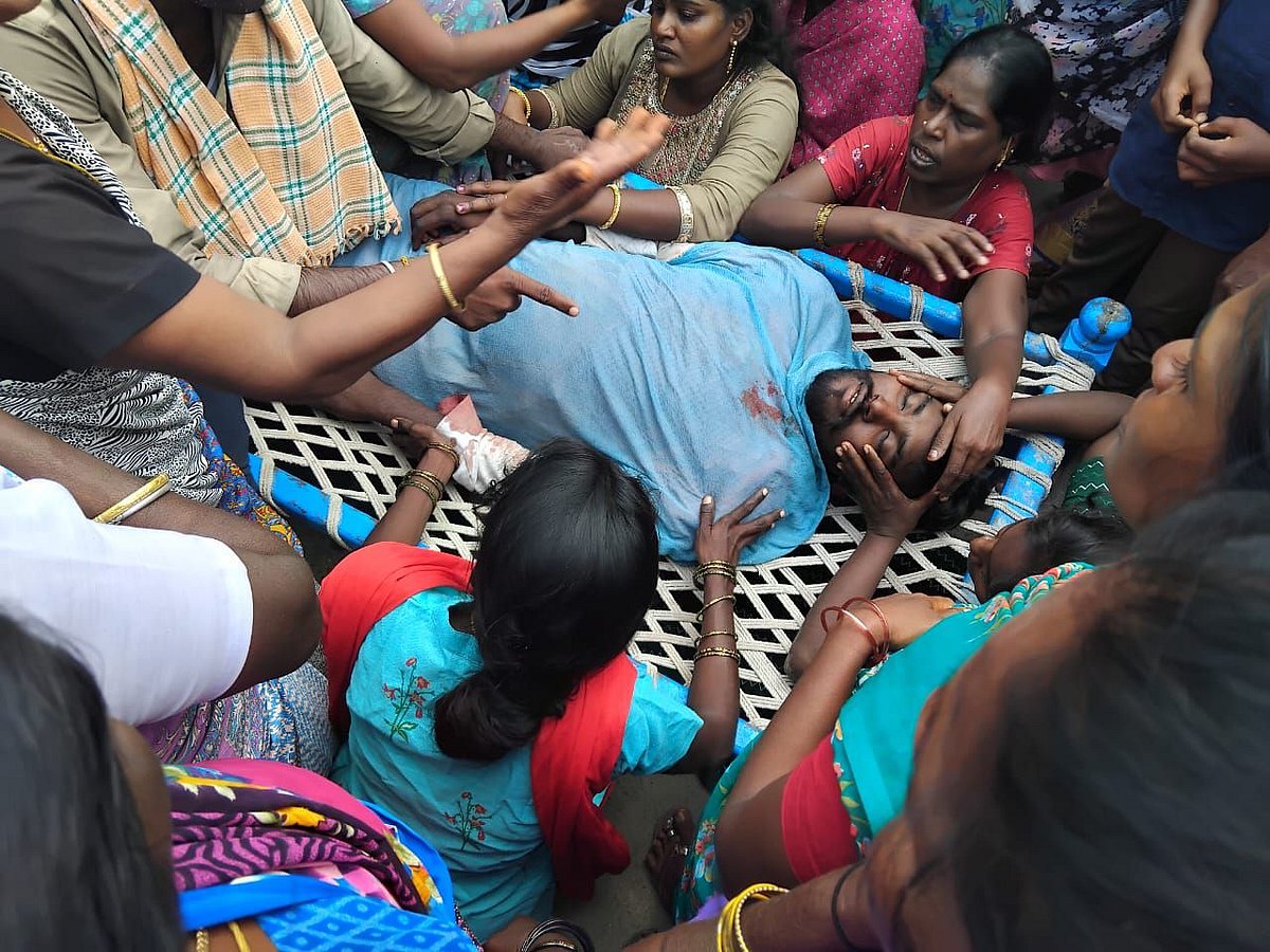 தலித் இளைஞர் கழுத்தை அறுத்துக் கொலை- போலீசைக் கைதுசெய்யக் கோரிக்கை! 